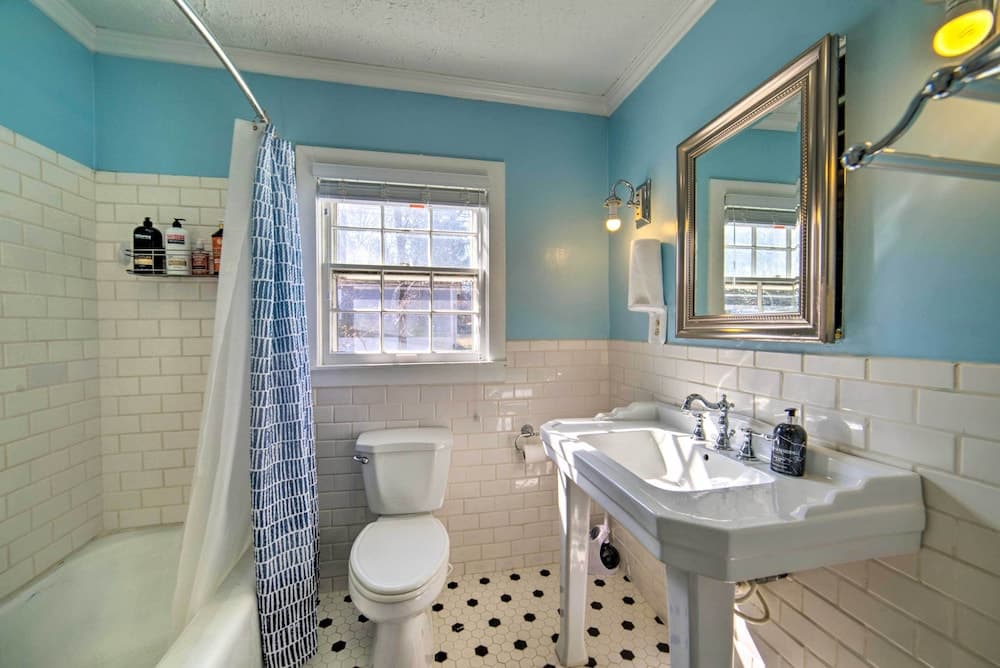 Charming Starkville Home, Walk to MSU Stadium