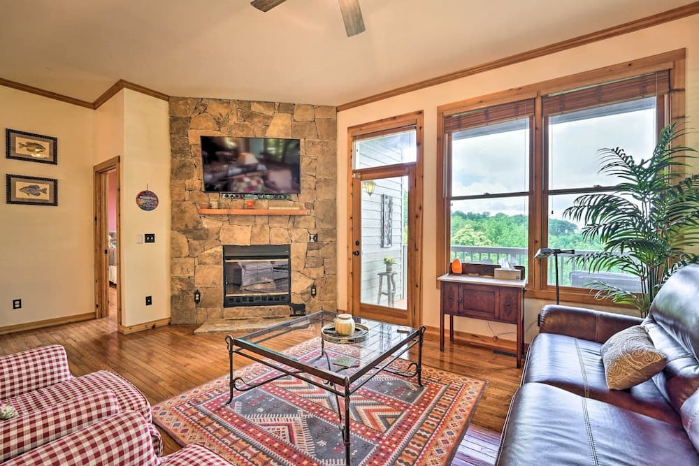 Renovated Burnsville Condo in Gated Community