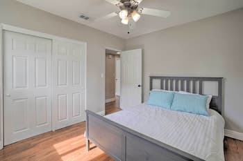 Sunny Clearwater Home - 5 Mi to Beach & Park!