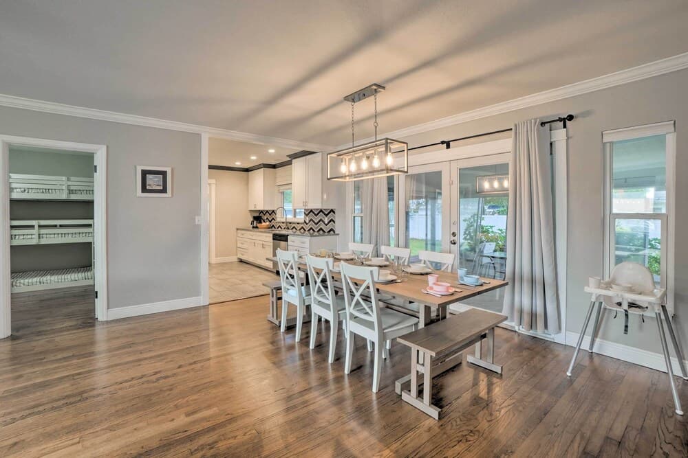 Sunny Clearwater Home - 5 Mi to Beach & Park!