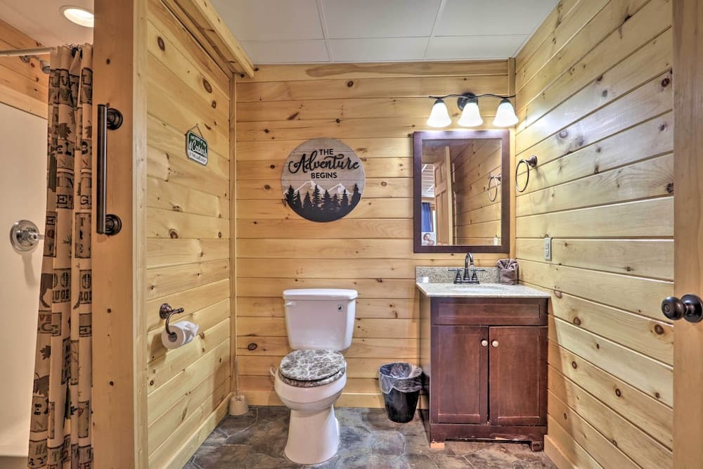 Log Cabin w/ Panoramic Mountain Views!