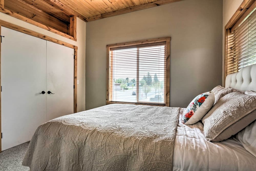 Modern Main Street Apt - Near Outdoor Recreation!