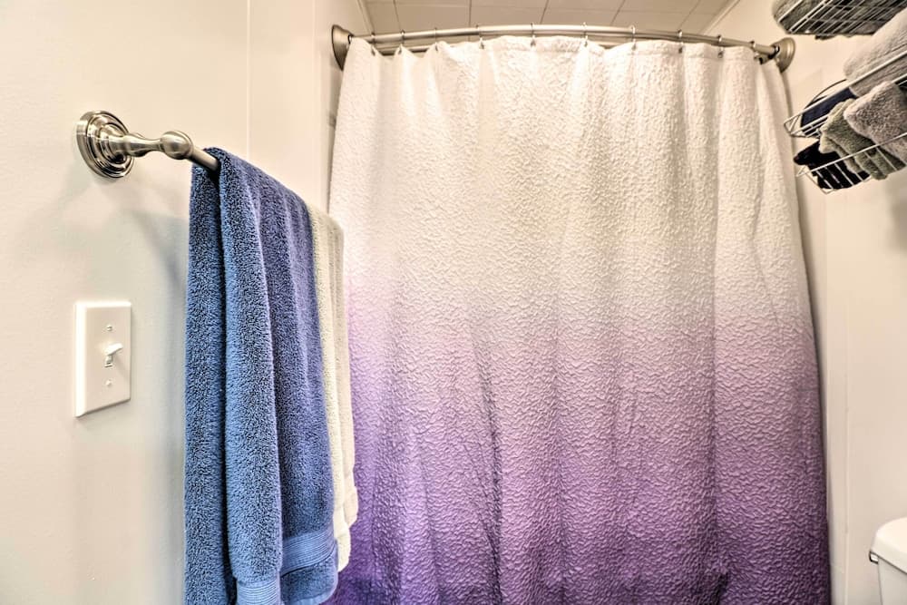 Downtown Bigfork Hub w/ Patio, Walk to Harbor