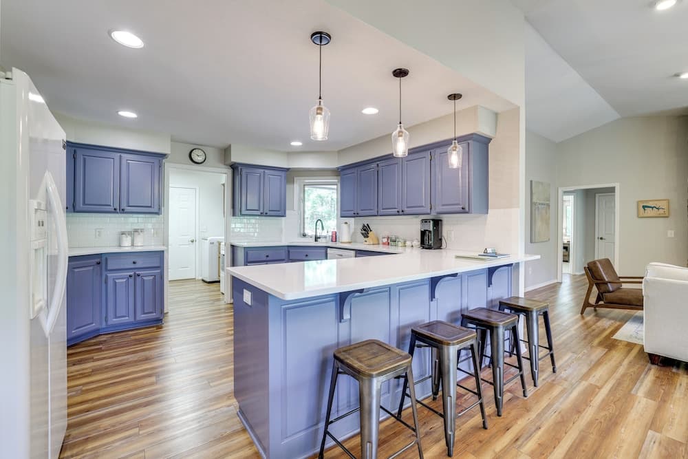 The Bella Vista Lakeside Treehouse: Dock & Kayaks!