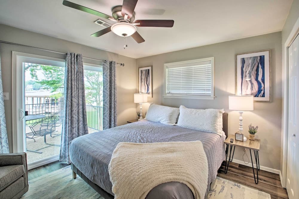 Spacious Hot Springs Home w/ Dock on Lake Hamilton