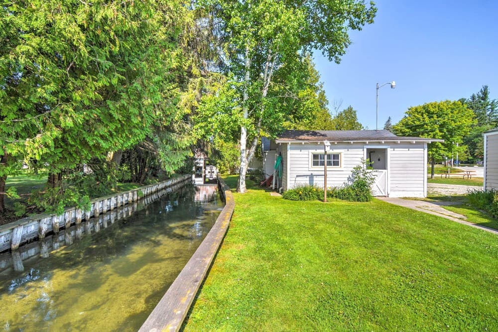 'tiny House Cottage 6' w/ Dock on Crooked Lake