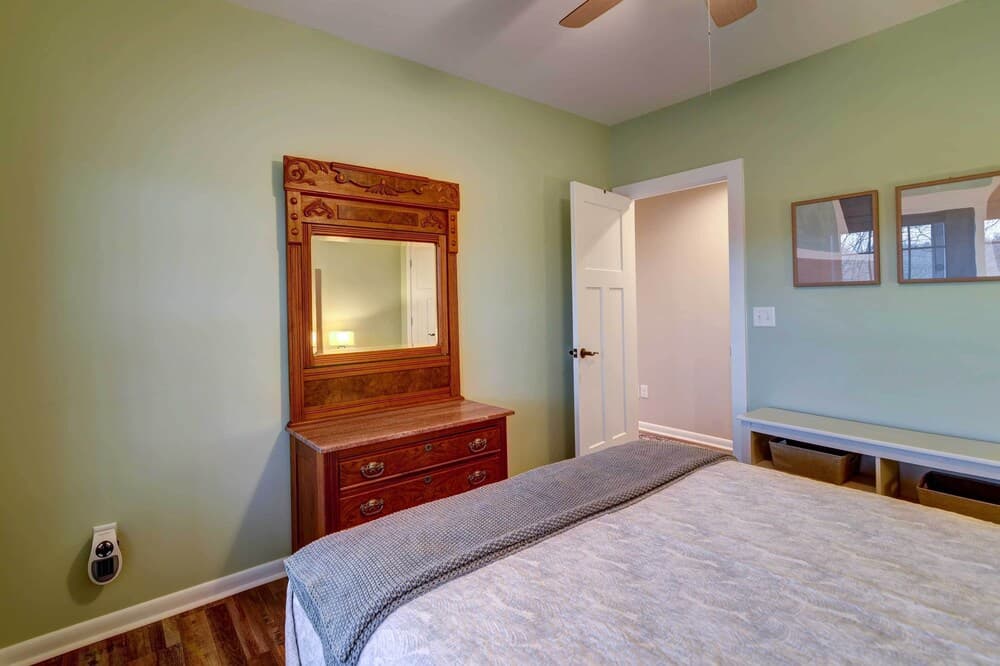 Beautiful Scottsville Retreat w/ Private Dock!