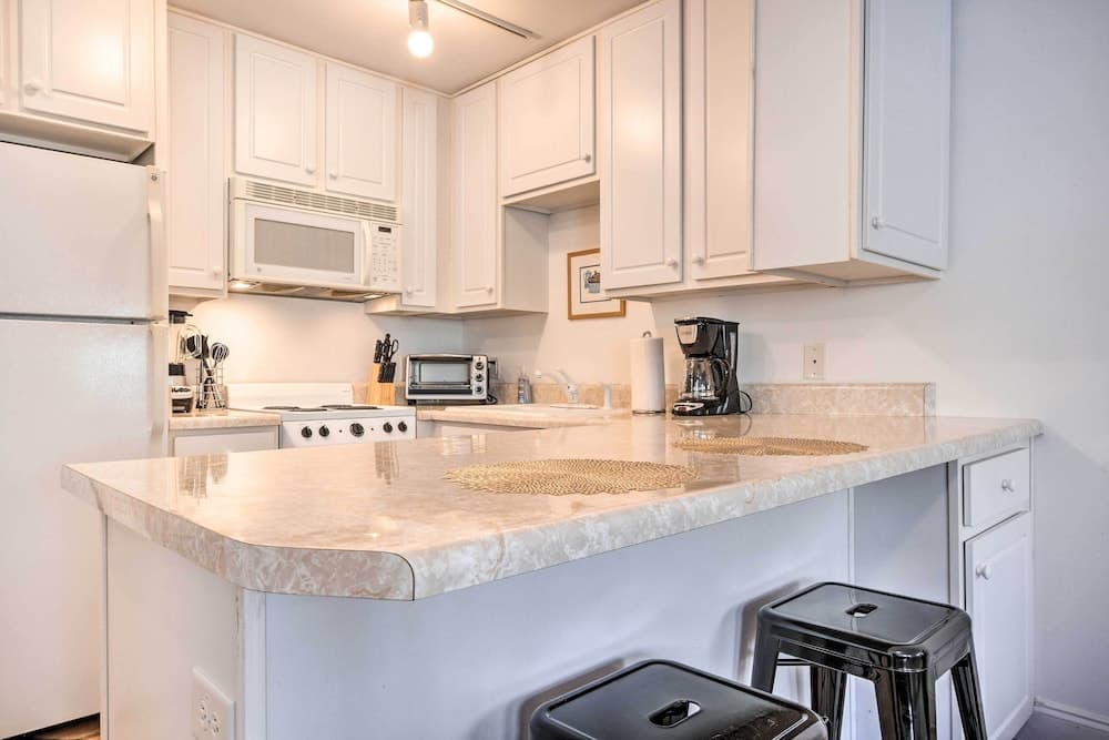 Modern Chapel Hill Condo: Convenient to Hot Spots!