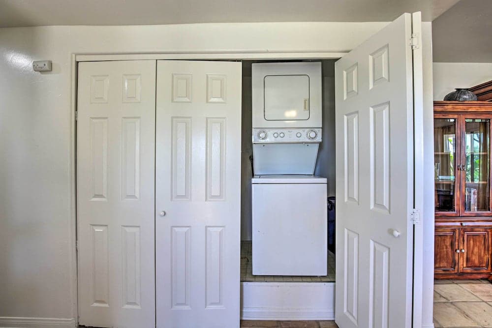 Quiet Hilltop Encinitas Apt: Patio + Sunset Views