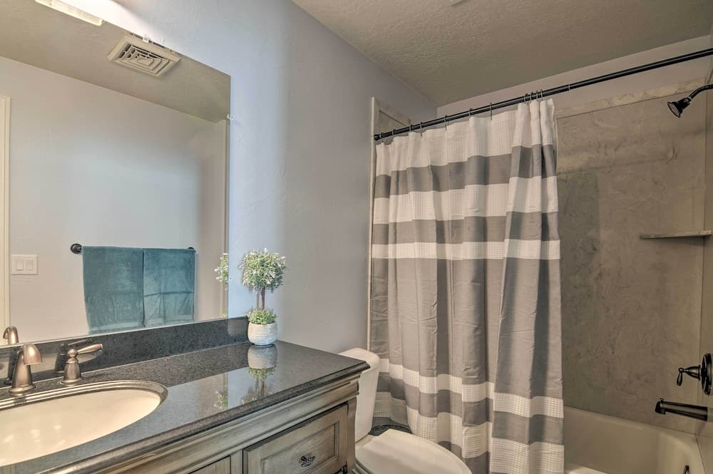 Home w/ Yard - 24 Mi to Bryce Canyon Natl Park!