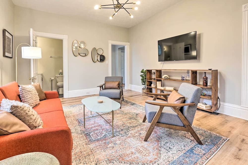 Pet-friendly Condo w/ Deck ~ 3 Mi to Dtwn!