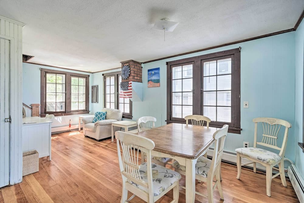 Hilton Lake Getaway w/ Over-the-water Deck!