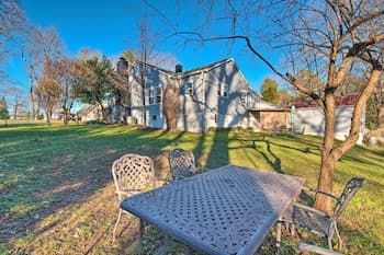 Modern Florence Getaway w/ Patio & Grill!