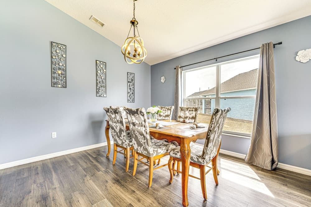 15 Mi to Disney: Home w/ Pool & Lanai in Davenport