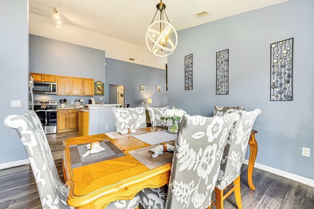 15 Mi to Disney: Home w/ Pool & Lanai in Davenport