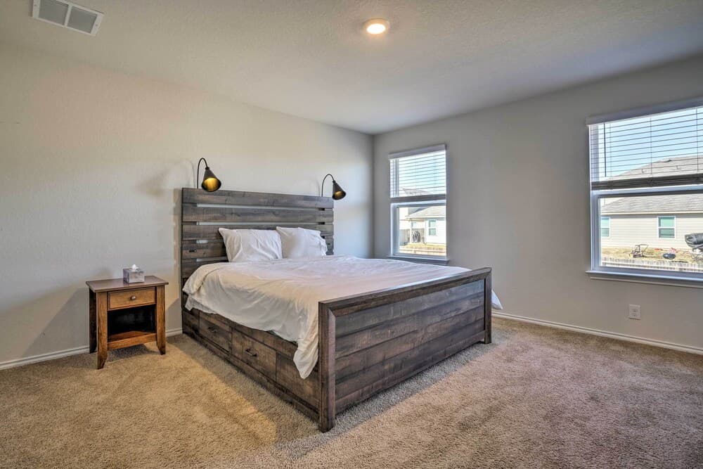 Converse Home 12 Mi to Downtown San Antonio!