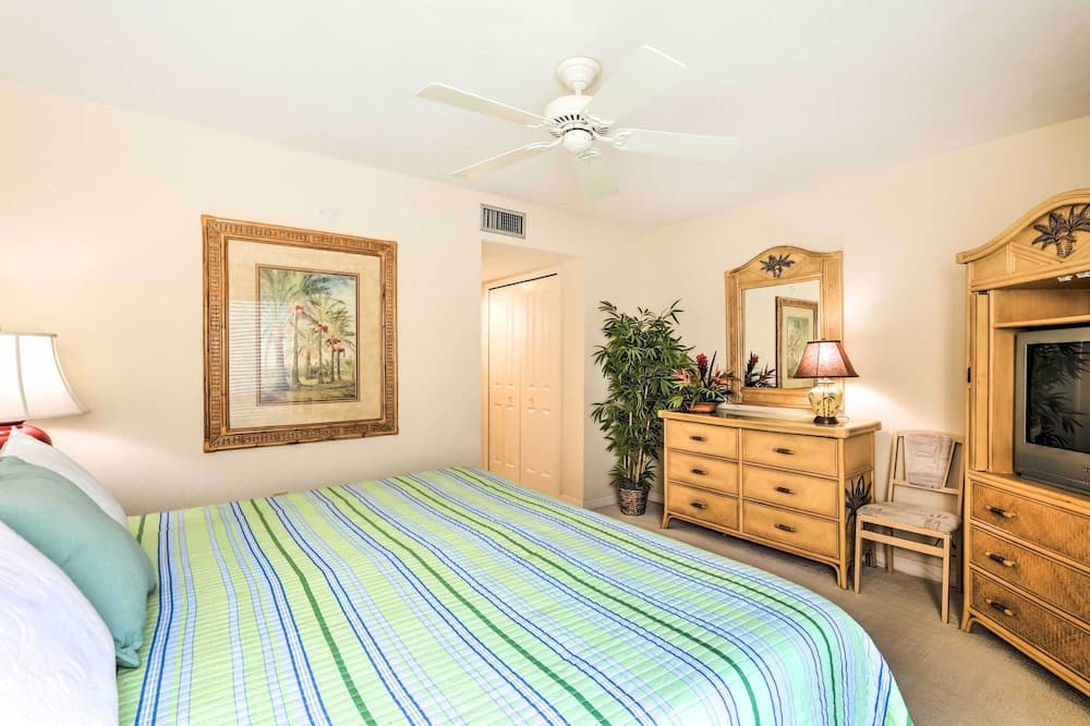Bradenton Beach Condo w/ Patio: Walk to Ocean!