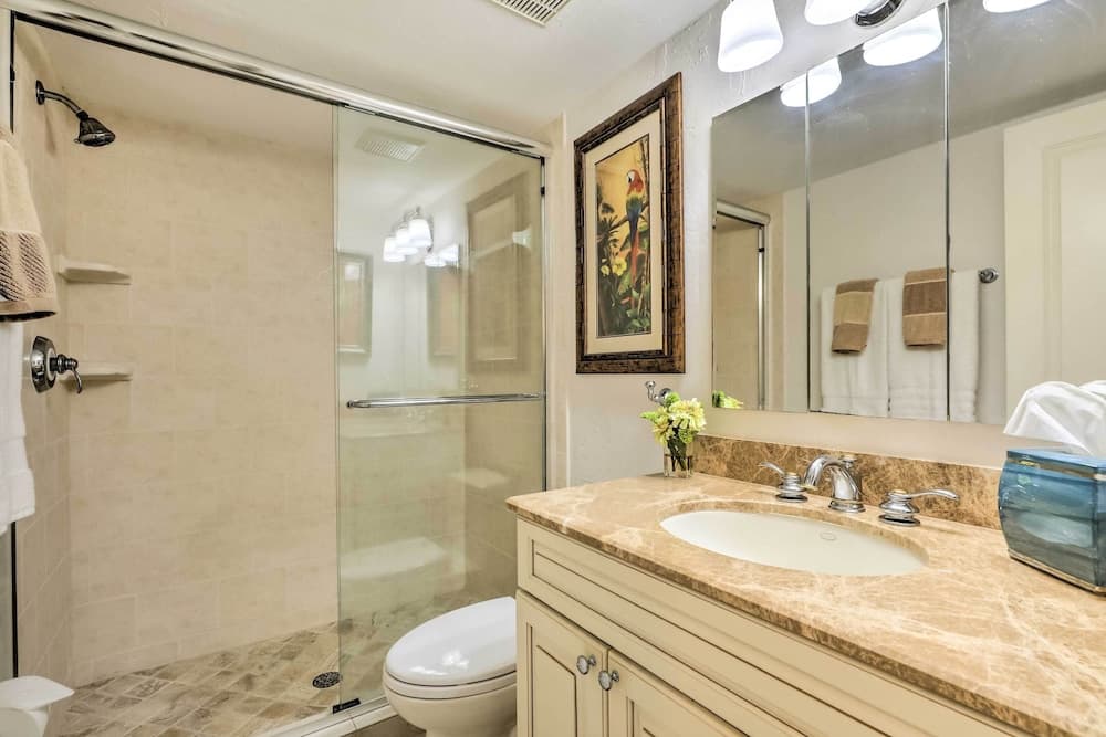 Bradenton Beach Condo w/ Patio: Walk to Ocean!