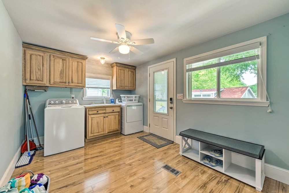 'skipper's Lighthouse' Retreat on Lake Norman