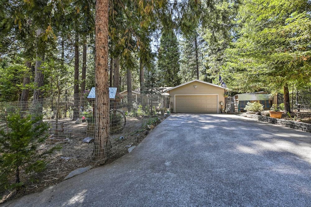 Charming Home w/ Deck - 16 Mi to Sutter Creek!