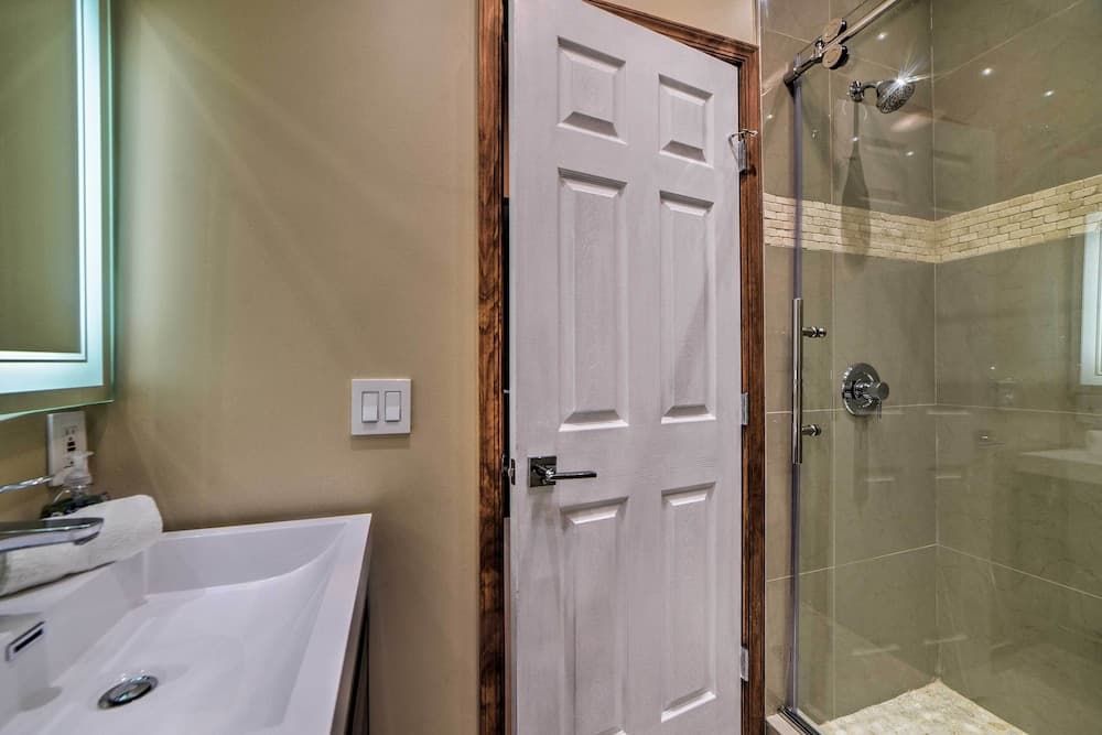 Camelback Home w/ Game Room, 1 Min to Skiing!