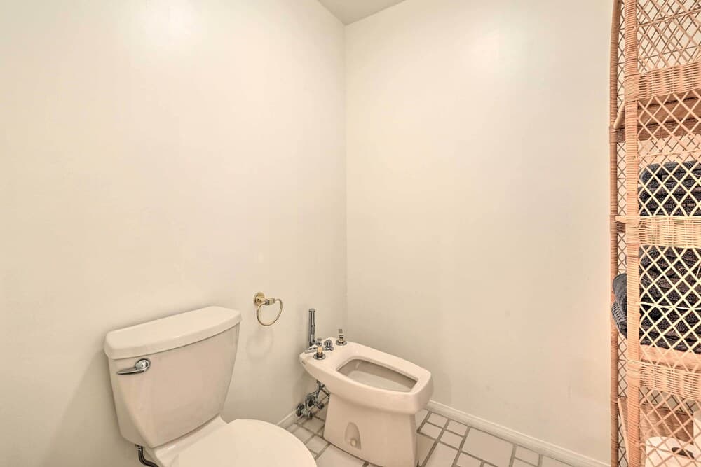 Country Club Home: Mtn Views, Pool, Fire Pit!