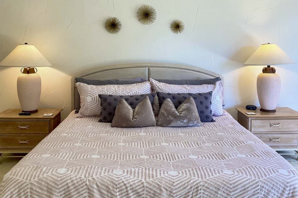 Country Club Home: Mtn Views, Pool, Fire Pit!