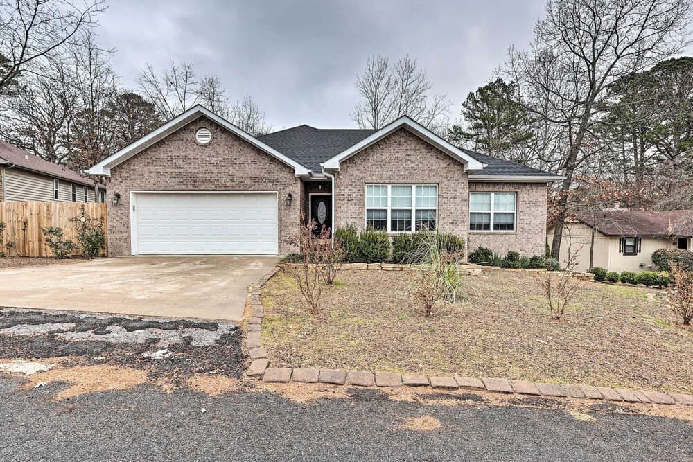 Bella Vista Home - 2 Blocks to Bike & Hike!