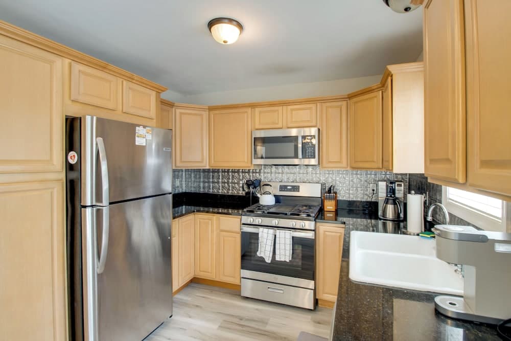 Charming Somers Point House w/ Private Pool!