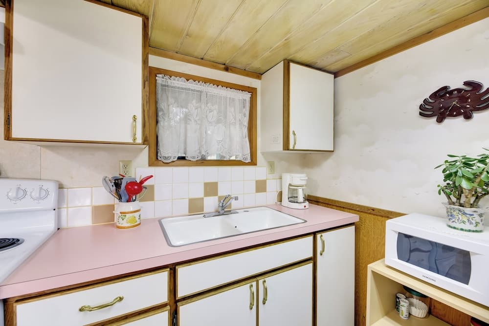 Sanderling Sea Cottages, Unit 1 With Deck!