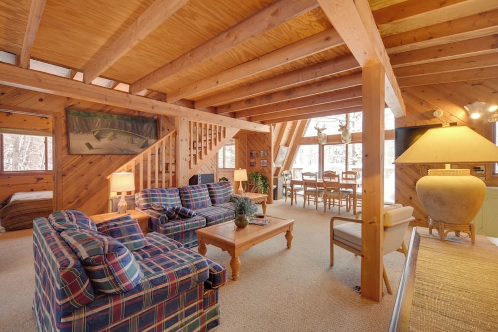 Waterfront Nelson Lake Cabin w/ Boat Dock!