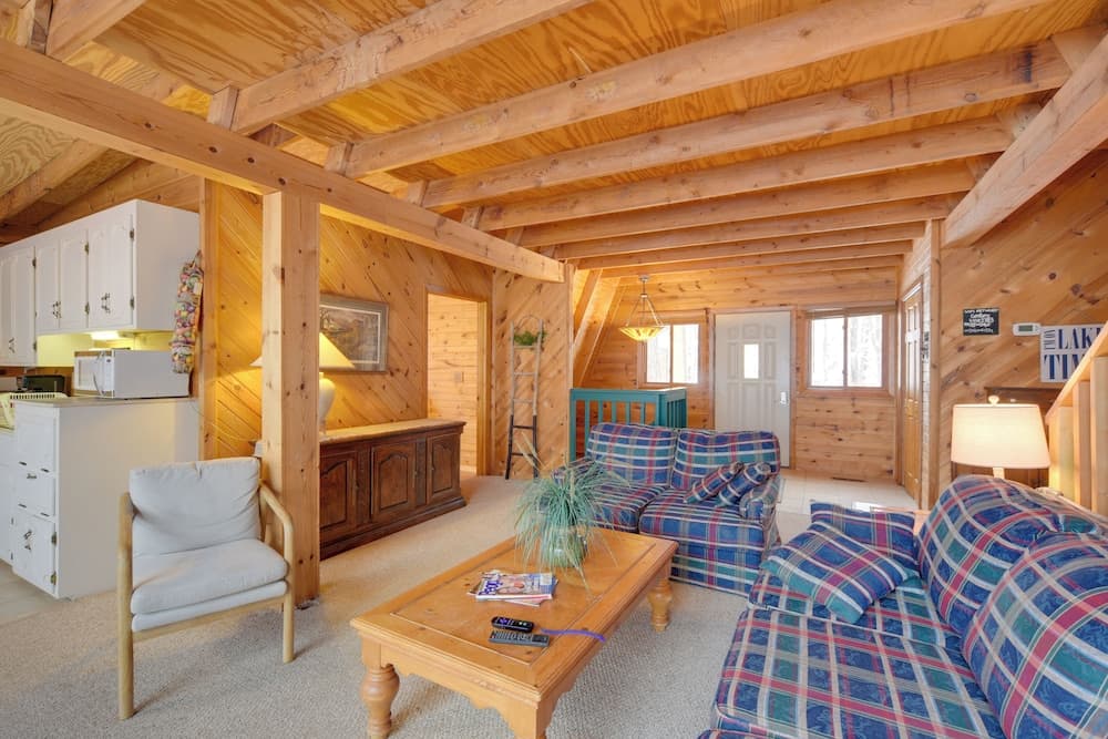 Waterfront Nelson Lake Cabin w/ Boat Dock!