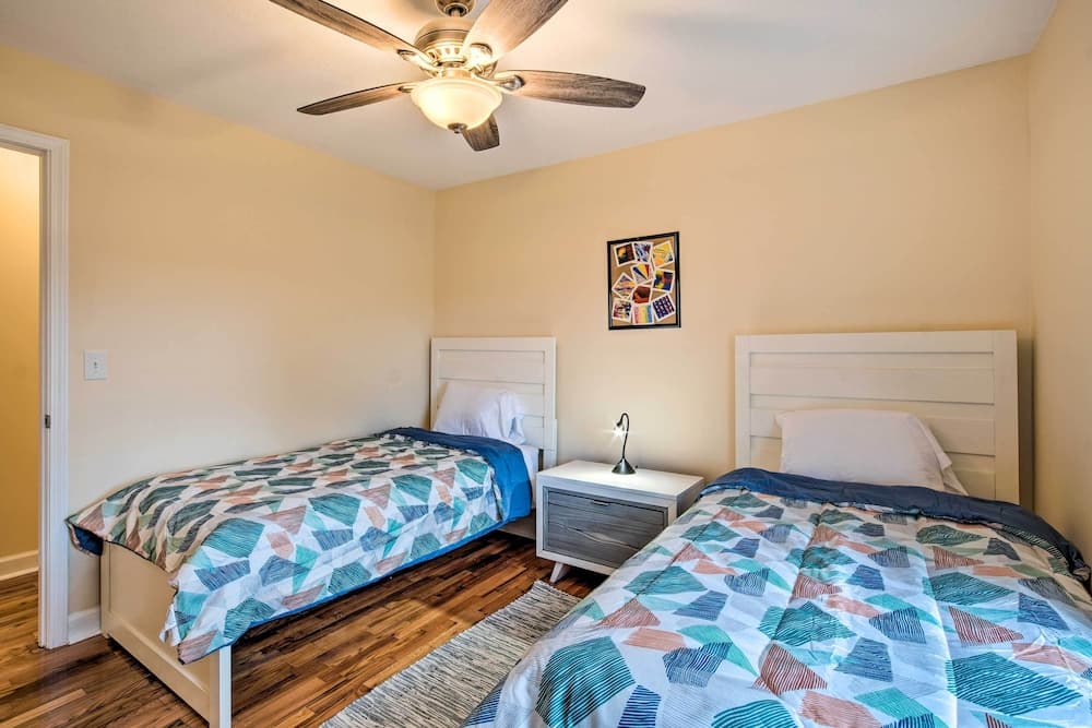 Apache Trail Home - 3 Mi to Masonboro Island!