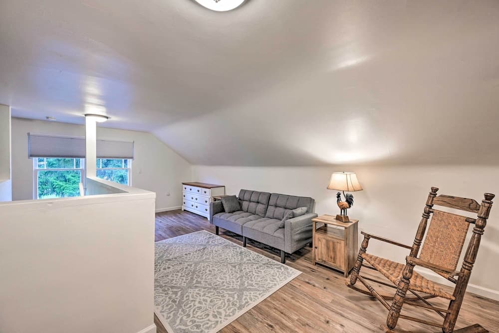 Redmond Farmhouse on 2 Acres w/ Deck & Grill!