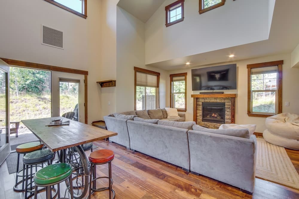 Suncadia Resort Townhome w/ Grill + Fireplace