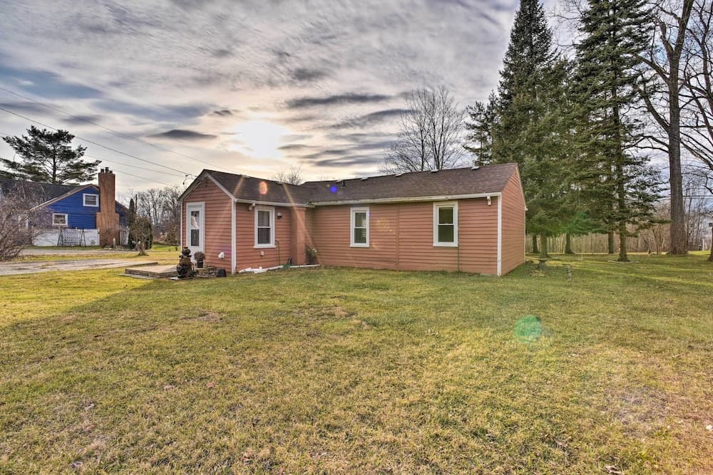 Completely Renovated Escape ~ 1 Mile to Downtown!