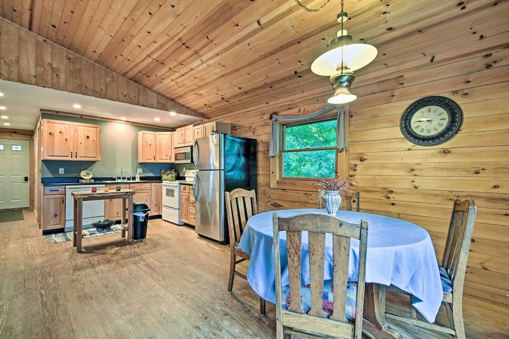 Cozy Amish Country Cabin on Shipshewana Lake!