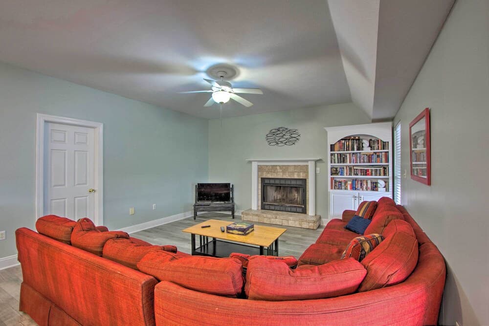 Family-friendly Home W/pool, Easy Walk to Beach!
