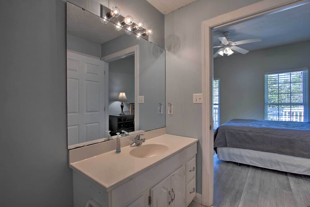 Family-friendly Home W/pool, Easy Walk to Beach!