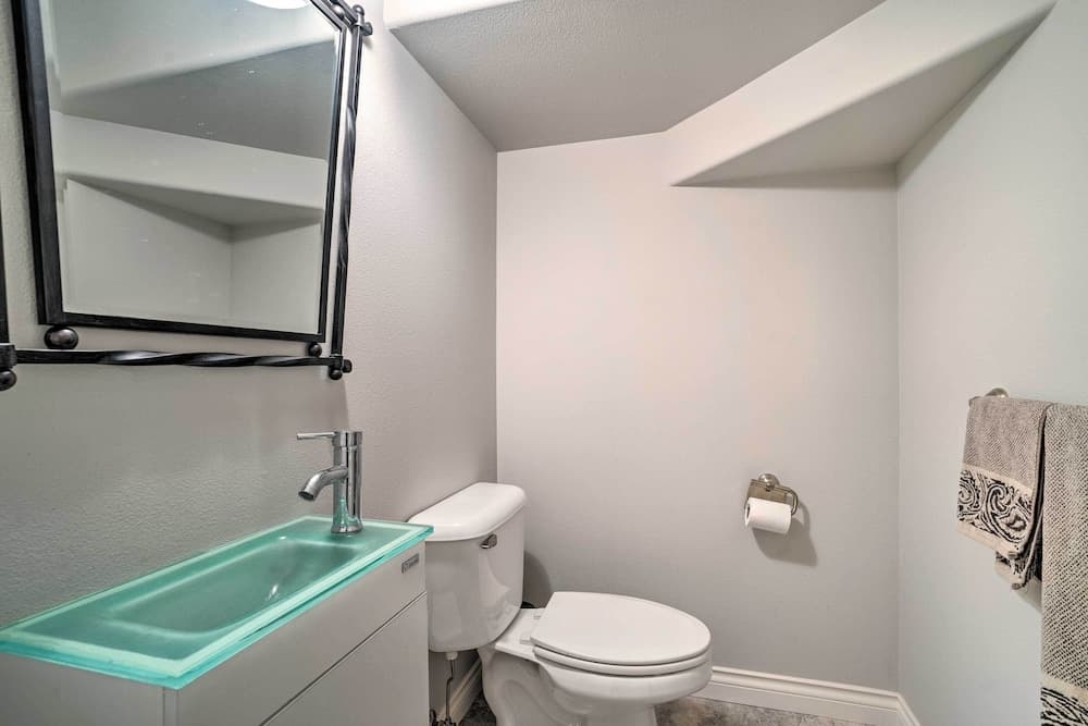 Pasco Condo w/ Columbia River Views + Hot Tub