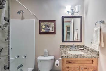 Cozy Blue Ridge Mtns Getaway - Pets Welcome!