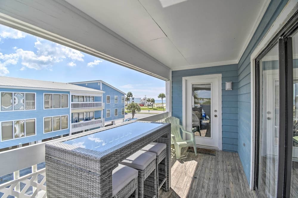 Gulf Shores Condo: Private Balcony & Beach Views!