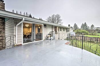 Spacious Kent Home ~ 17 Mi to Dtwn Seattle!
