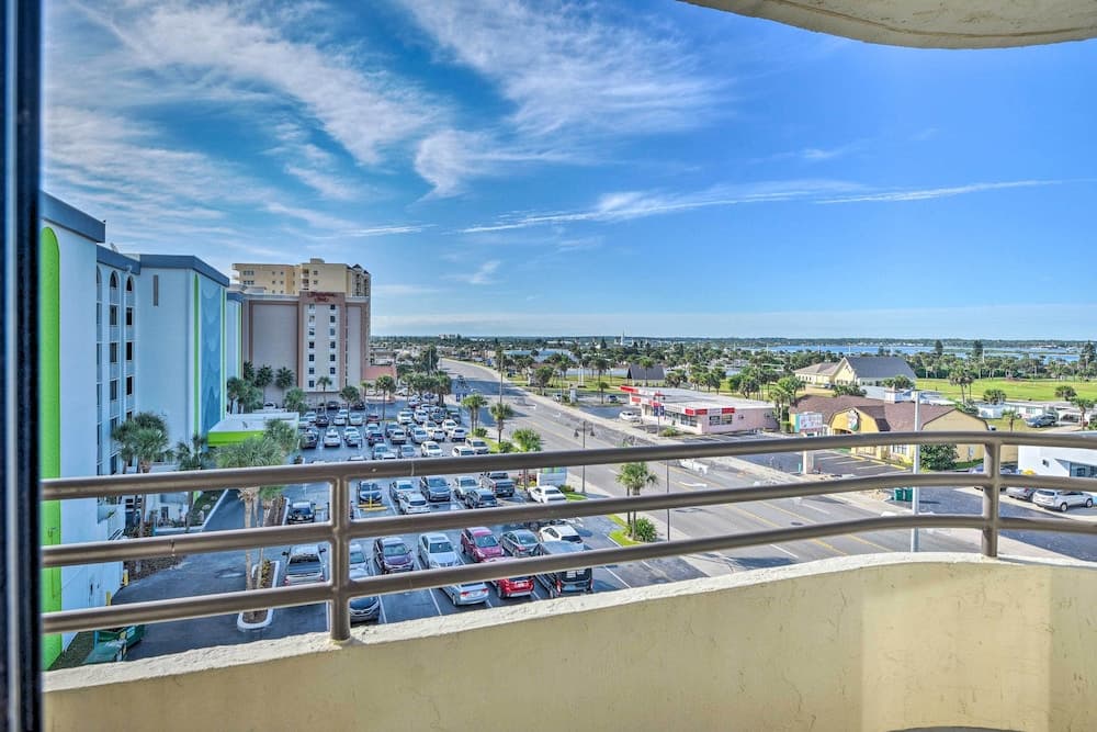 Sleek Beachfront Getaway w/ Community Perks!