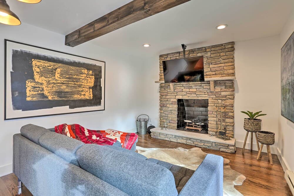 Chic Pocono Lake Cabin With Resort Amenities!