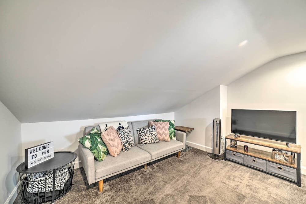 Convenient and Chic Pittsburgh Home With Patio!