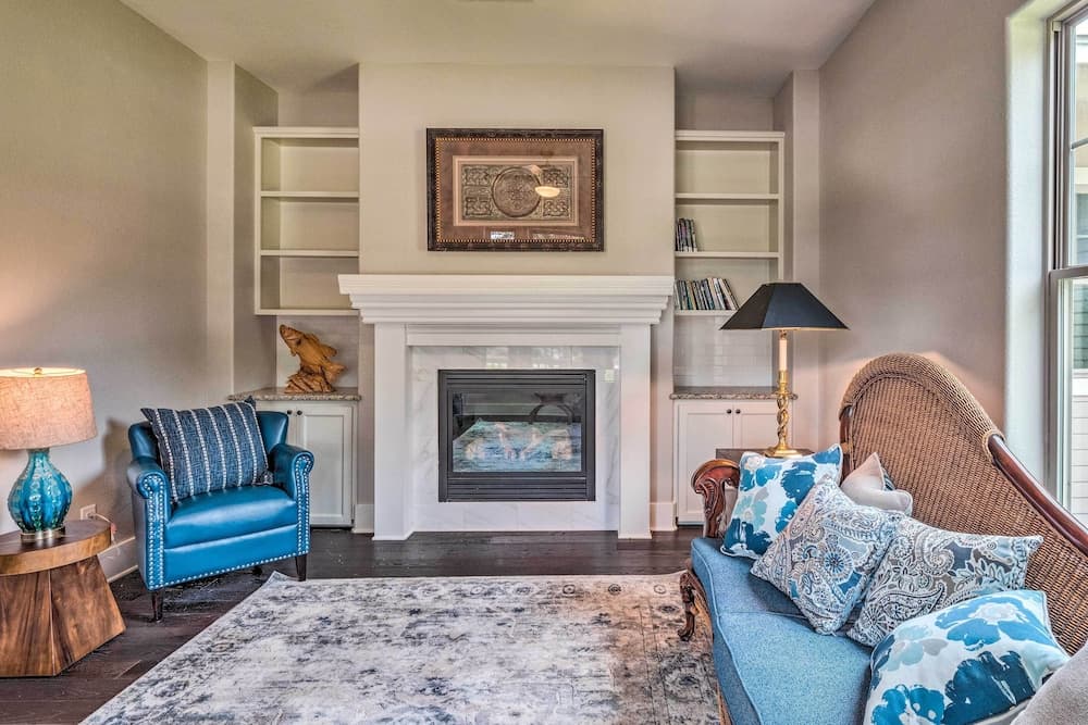 Stunning Farmhouse in Historic Downtown Bastrop!