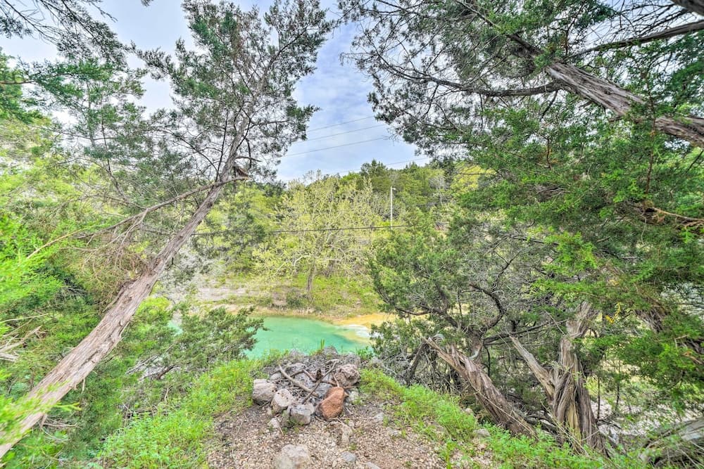 'cedar Falls Cabin 4': Nestled by Honey Creek