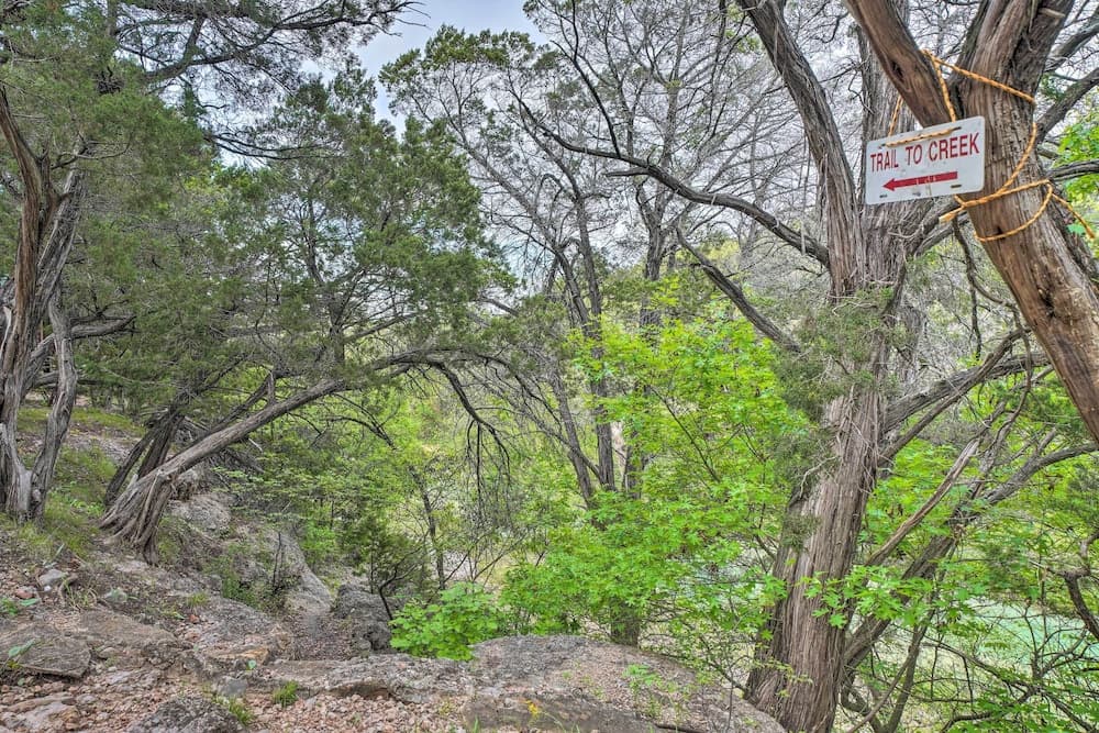 'cedar Falls Cabin 4': Nestled by Honey Creek