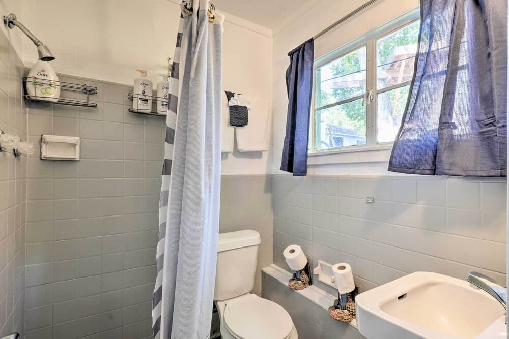 Rockaway Beach Studio ~ 11 Mi to The Strip!